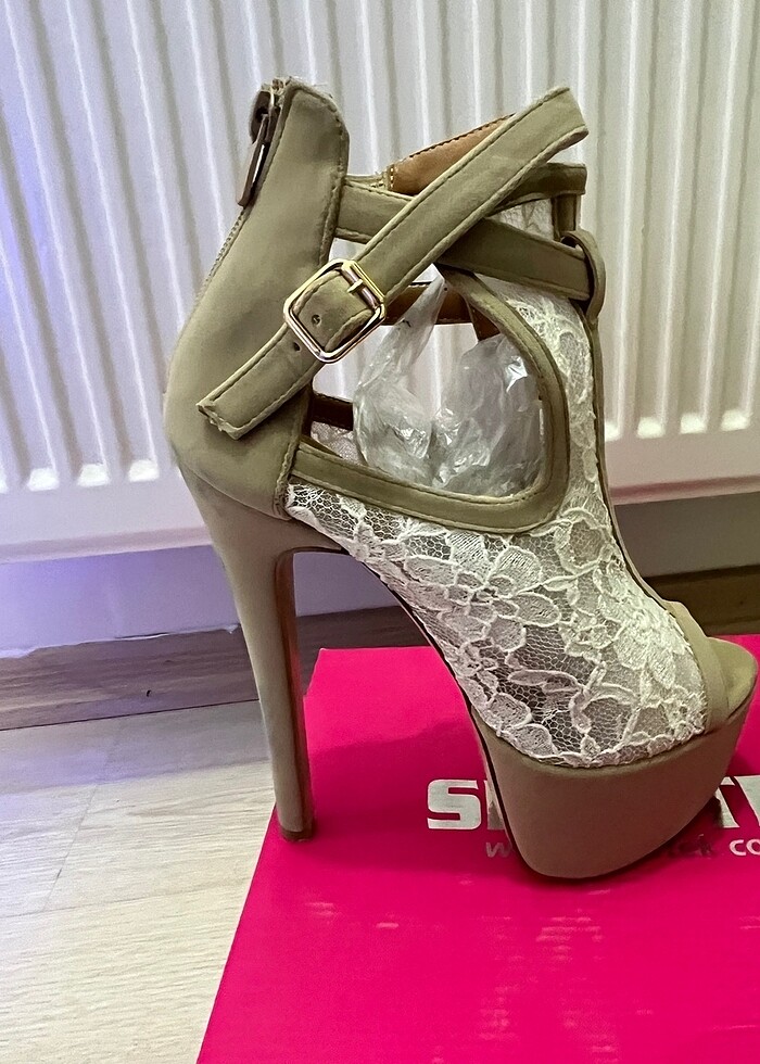 Topuklu ayakkabı - Görsel 4