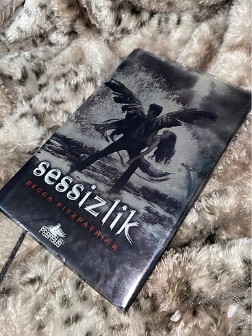 sessizlik (ciltli) Hushus serisi 3. kitap