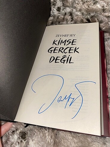 Beden Kimse Gerçek Değil (ciltli) İmzalı