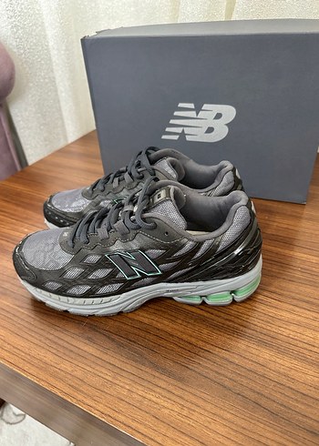 New Balance ürünü