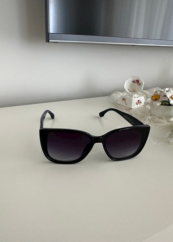 Klasik Siyah Kadın Güneş Gözlüğü - Görsel 6