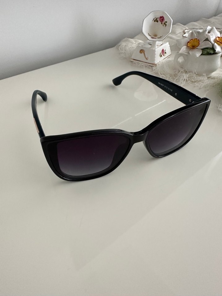 Klasik Siyah Kadın Güneş Gözlüğü - Görsel 5
