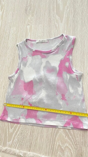 s Beden Crop model kısadır
