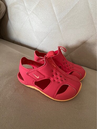 22 Beden Nike bebek sandalet orjinal yepyeni