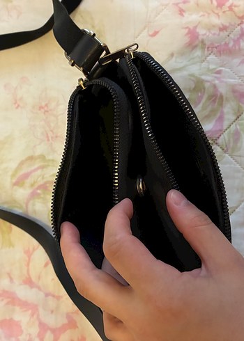 Zara Siyah Deri Fermuarlı Kadın Çantası - Görsel 2