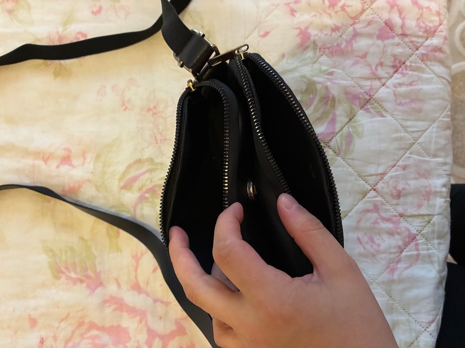 Zara Siyah Deri Fermuarlı Kadın Çantası - Görsel 2