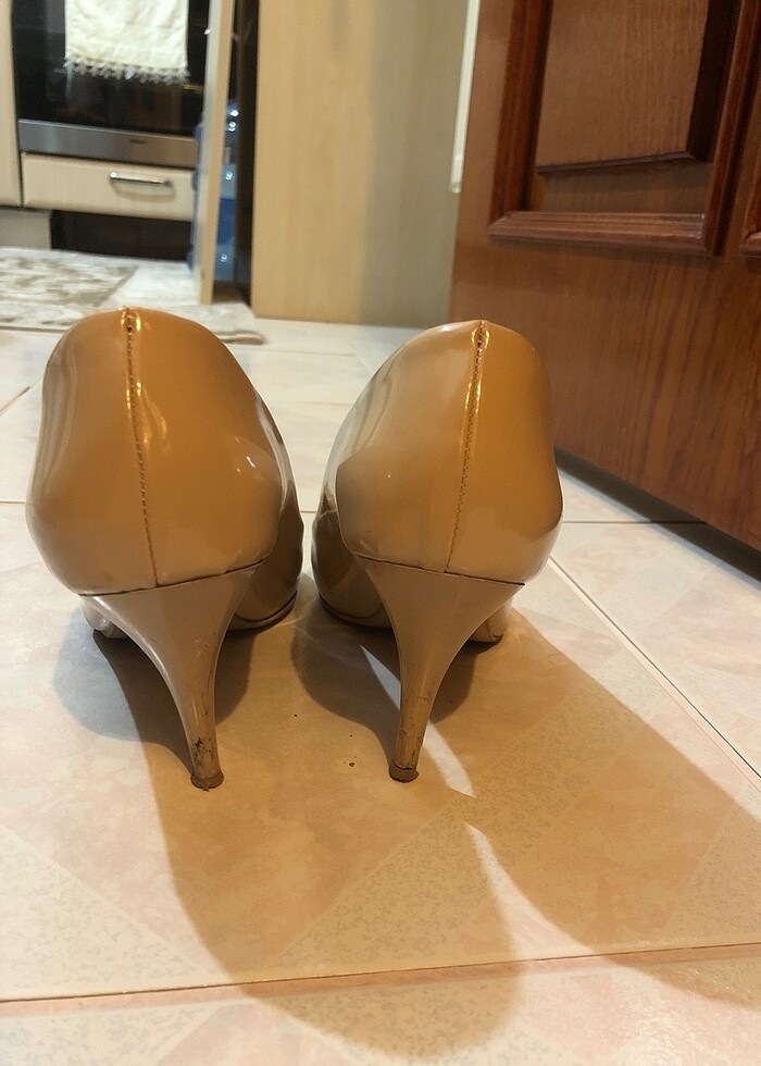 Bej rengi rugan topuklu ayakkabı - Görsel 2