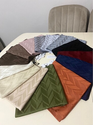 Armanda İtalyan Jakar Eşarp