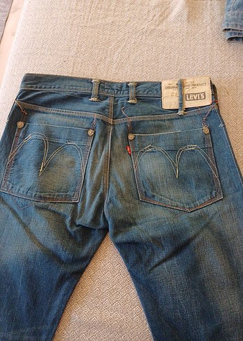33 Beden mavi Renk Levi's Nakışlı Mavi Düğmeli Bol Kesim Erkek Jean