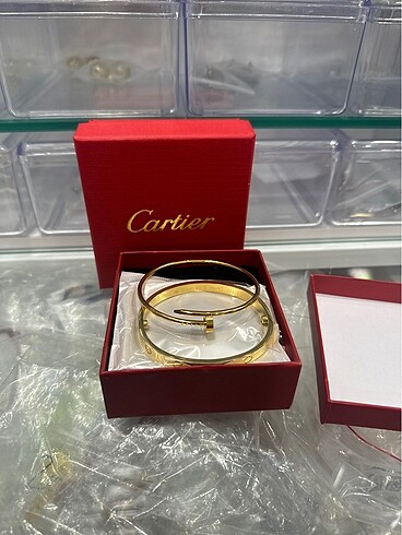 Cartier bileklik leve nail