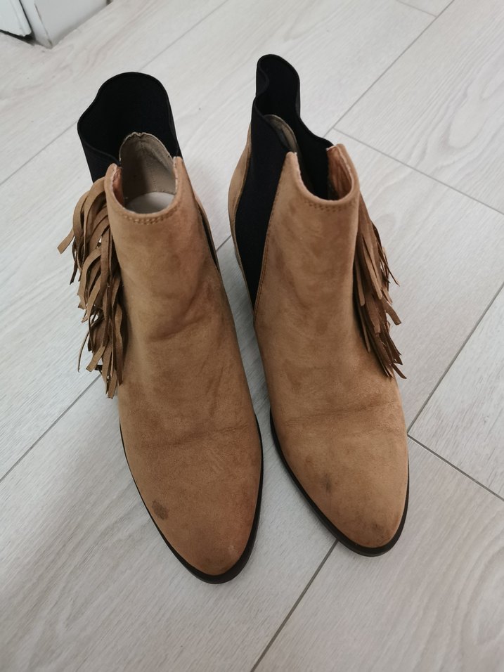 Püsküllü Bej Süet Kadın Bot - Görsel 2