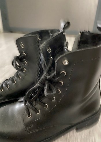 Siyah Parlak Deri Bot - Görsel 2