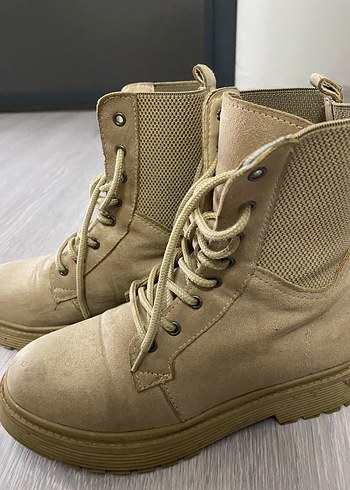 Bej renginde bot - Görsel 2