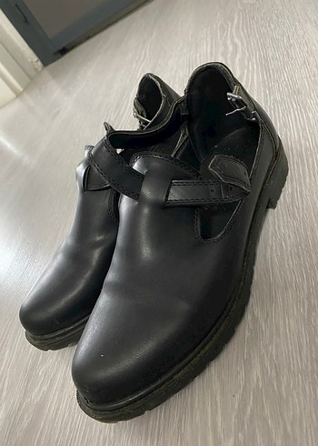 Kemerli Siyah Gotik Kadın Klasik Ayakkabı - Görsel 3