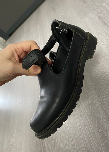 Kemerli Siyah Gotik Kadın Klasik Ayakkabı - Görsel 2