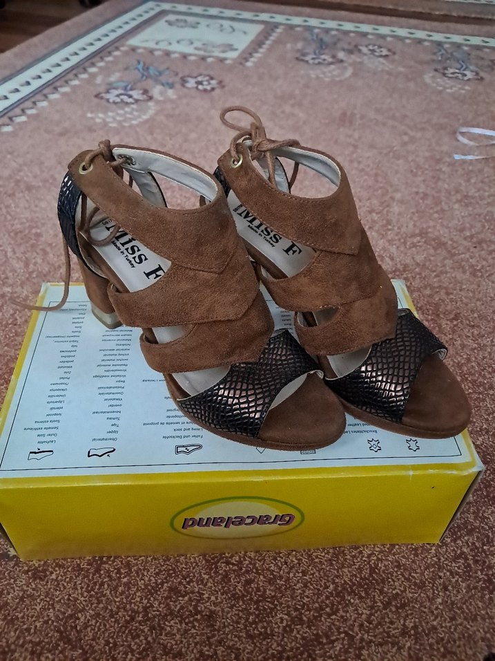 Kahverengi Süet Yılan Desenli Topuklu Sandalet - Görsel 5