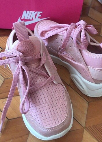 30 Beden Kutusunda Sıfır Kız Çocuk Ayakkabı Nike