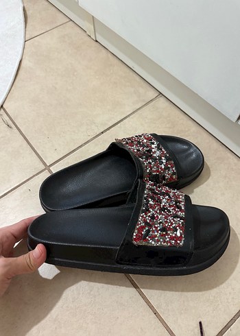 Tokalı Yılan Desenli Platform Terlik