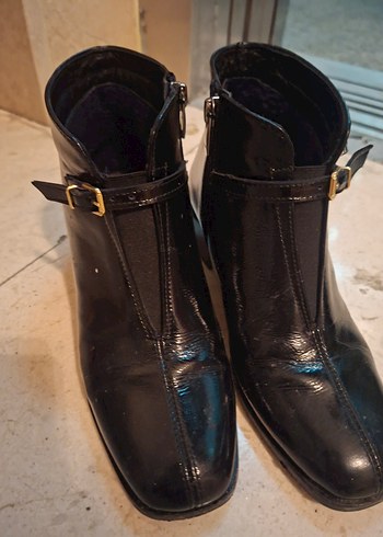 Klasik Siyah Deri Tokalı Topuklu Bot - Görsel 4