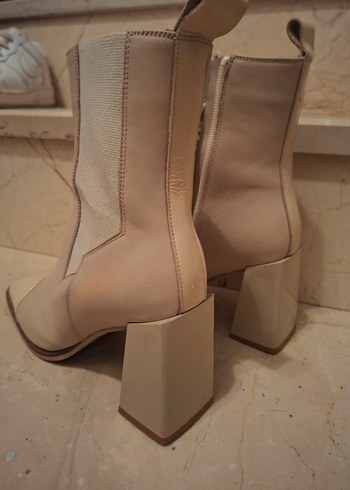 Bej Deri Kadın Topuklu Botlar - Görsel 2