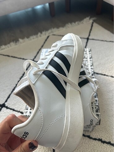 38 Beden beyaz Renk Adidas 38 numara