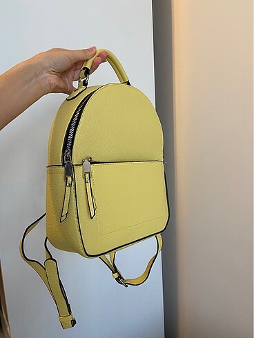 Sıfır gibi stradivarius marka çanta