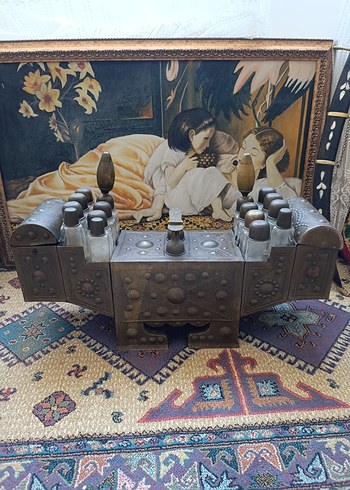Diğer cift merdiven eski ahşap üzeri pirinc kaplama boyacı sandığı