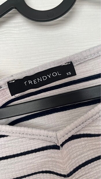 Trendyol & Milla çizgili crop bluz