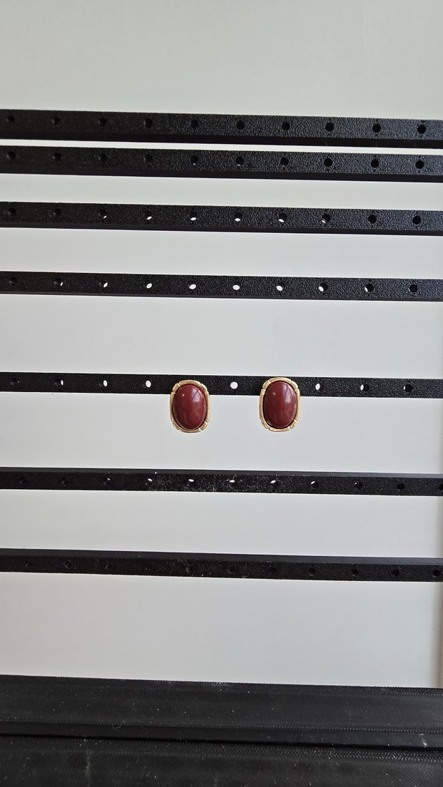 Bordo Düğmeli Midi Küpe - Görsel 3