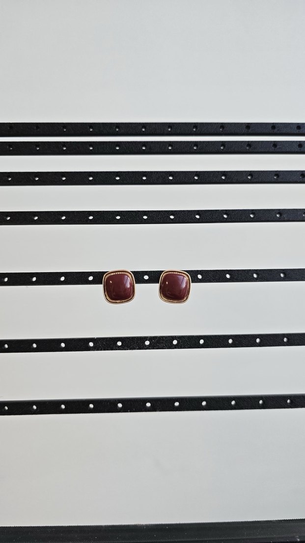 Bordo Düğmeli Midi Küpe - Görsel 2