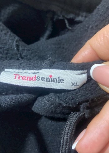 Trendyol & Milla Siyah Kapüşonlu Rahat Kesim Sweatshirt