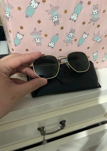 Parlak Altın Renkli Kadın Güneş Gözlüğü - Görsel 3