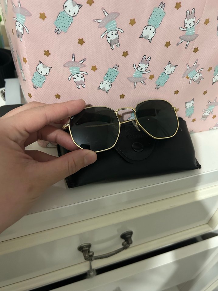 Parlak Altın Renkli Kadın Güneş Gözlüğü - Görsel 3