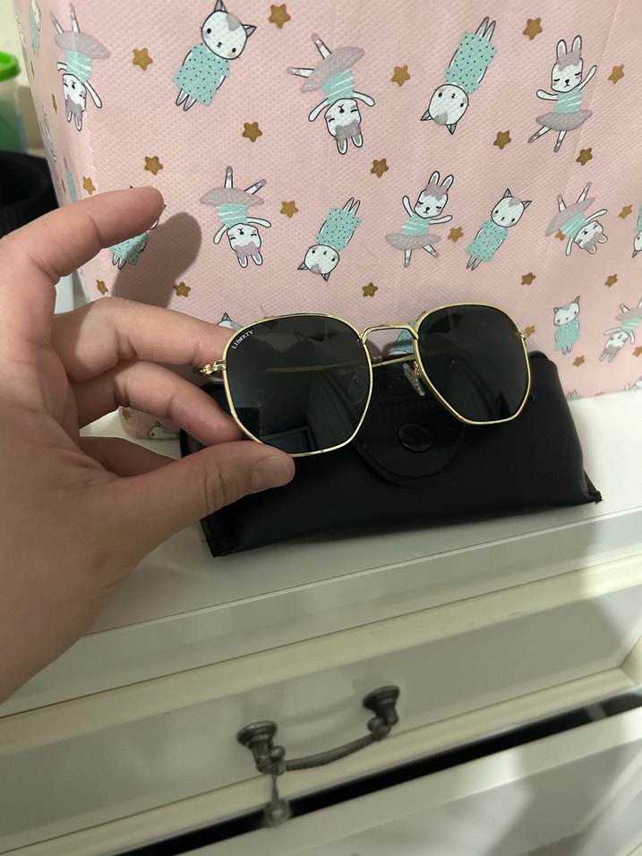 Parlak Altın Renkli Kadın Güneş Gözlüğü - Görsel 4