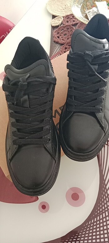 Deichmann Bir kere giydim ayağımı sıktığı için satıyorum