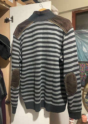 Düğmeli Yakalı Gri Çizgili Erkek Kazak - Görsel 3