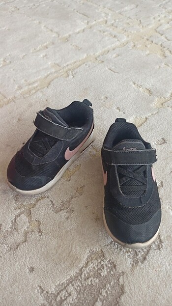 22 Beden Nike spor ayakkabı