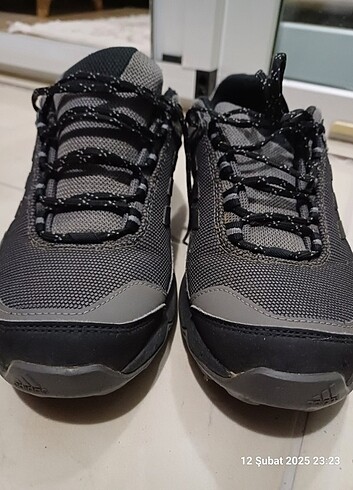 Spor ayakkabısı