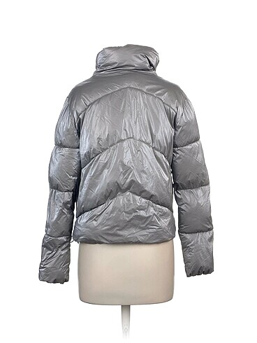 m Beden Bershka Mont %70 İndirimli.