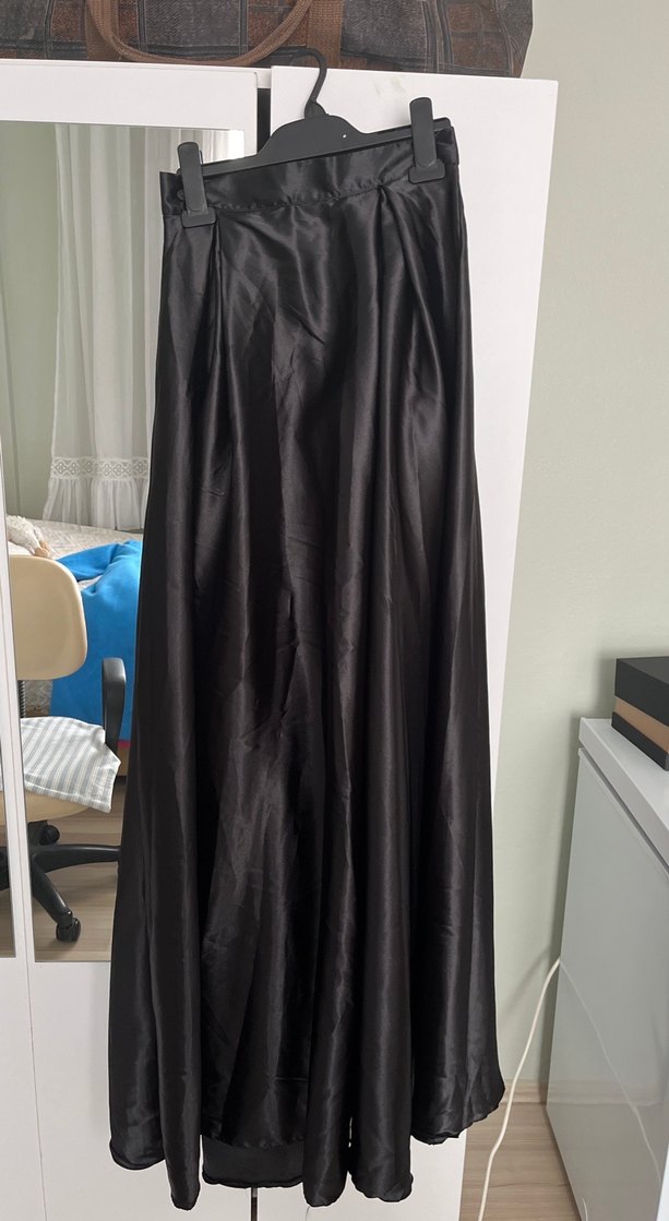 Uzun Siyah Dantel Detaylı Gotik etek ve bluzu - Görsel 5