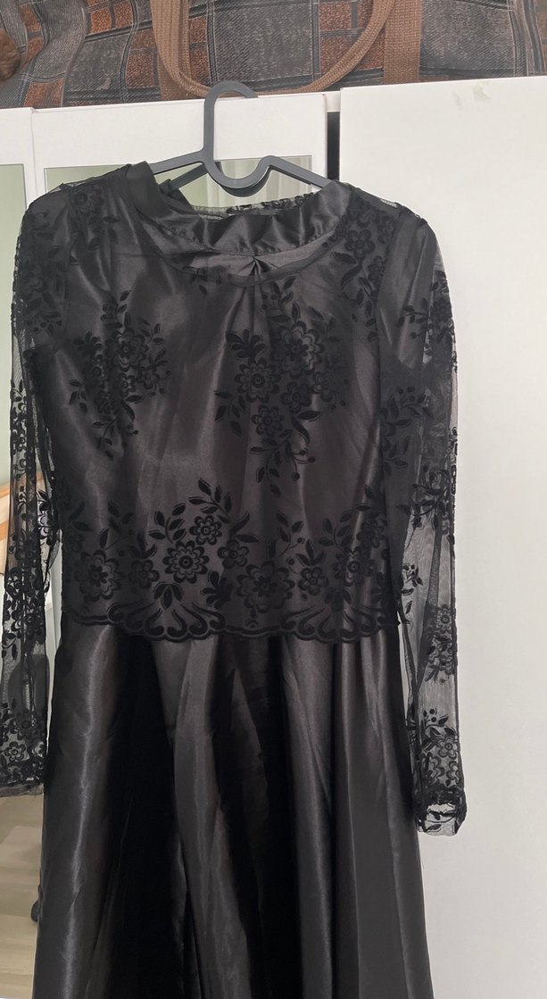 Uzun Siyah Dantel Detaylı Gotik etek ve bluzu - Görsel 2