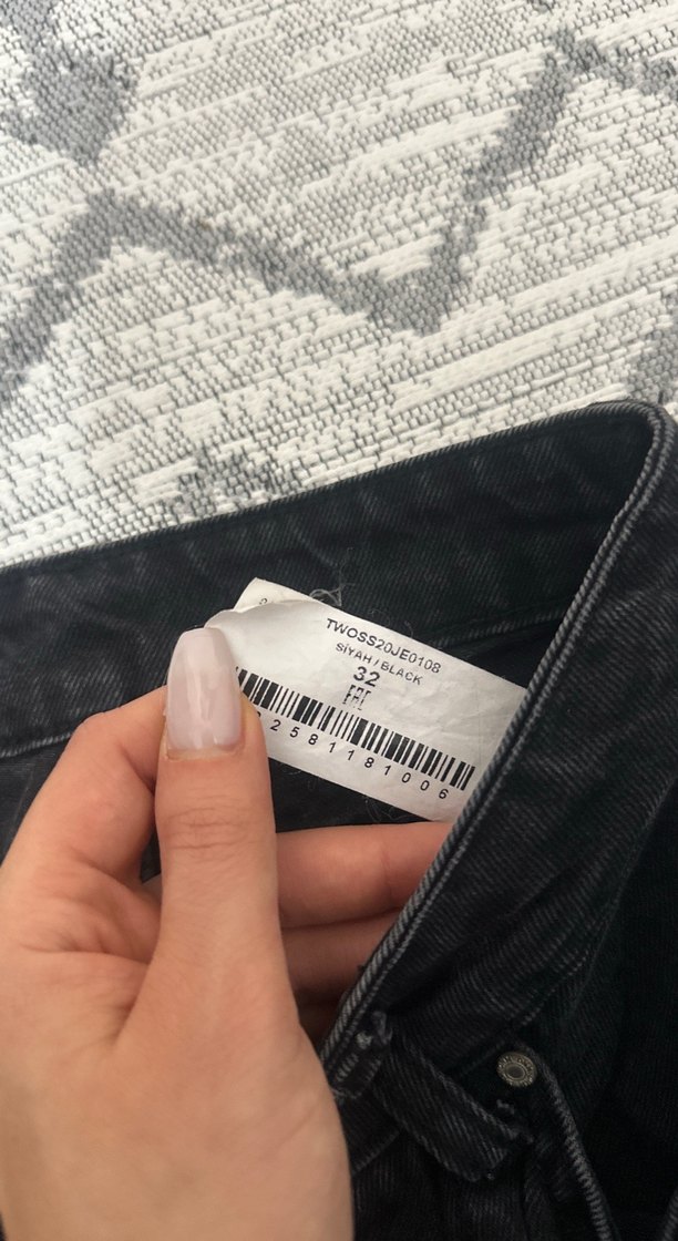 Zincir Detaylı Siyah Yılan Baskılı Kadın Kot - Görsel 3