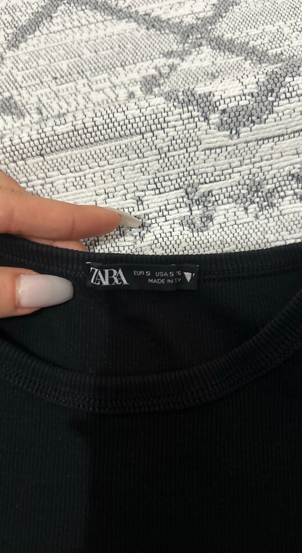 Siyah Yüksek Yakalı Kadın Atlet - Görsel 2