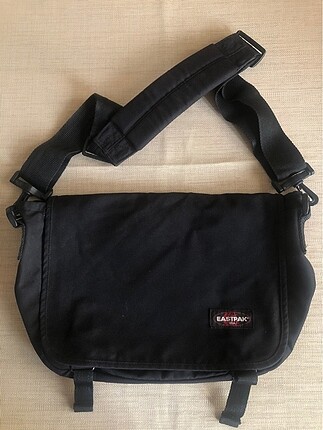 Eastpak Siyah Askılı Çanta