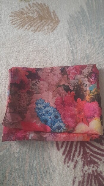 Çiçek desenli şal - Görsel 2