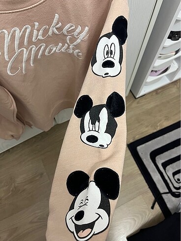 12-13 Yaş Beden mickey mouse sweatshirt bershka