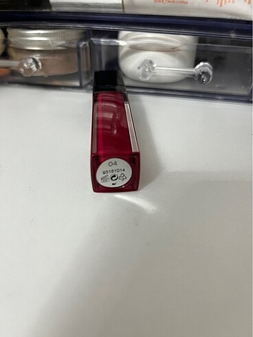 Beden kiko MAGNETIC ATTRACTION LIQUID LIP COLOUR ruj