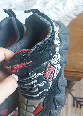 34 Beden siyah Renk Skecher -saurus