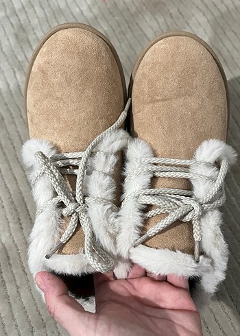 Bej  Kadın Kürklü  Bot - Görsel 2