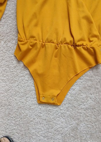 Sarı V Yakalı Uzun Kollu Bluz ve etek - Görsel 5